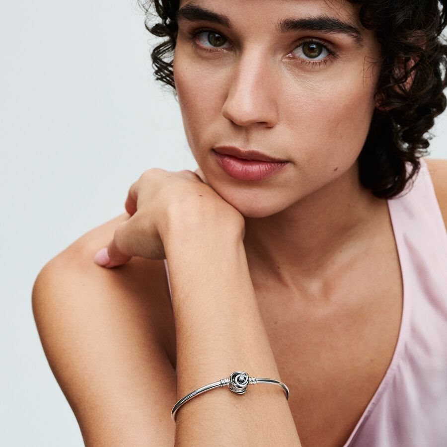 Pandora Moments Encircled Clasp Bangle Gümüş | 103-XYKZOS