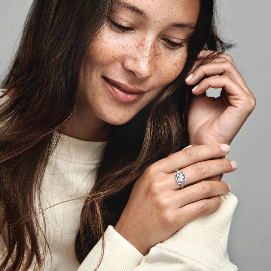 Pandora Rectangular Sparkling Halo Ring Gümüş | 460-FPYDBX