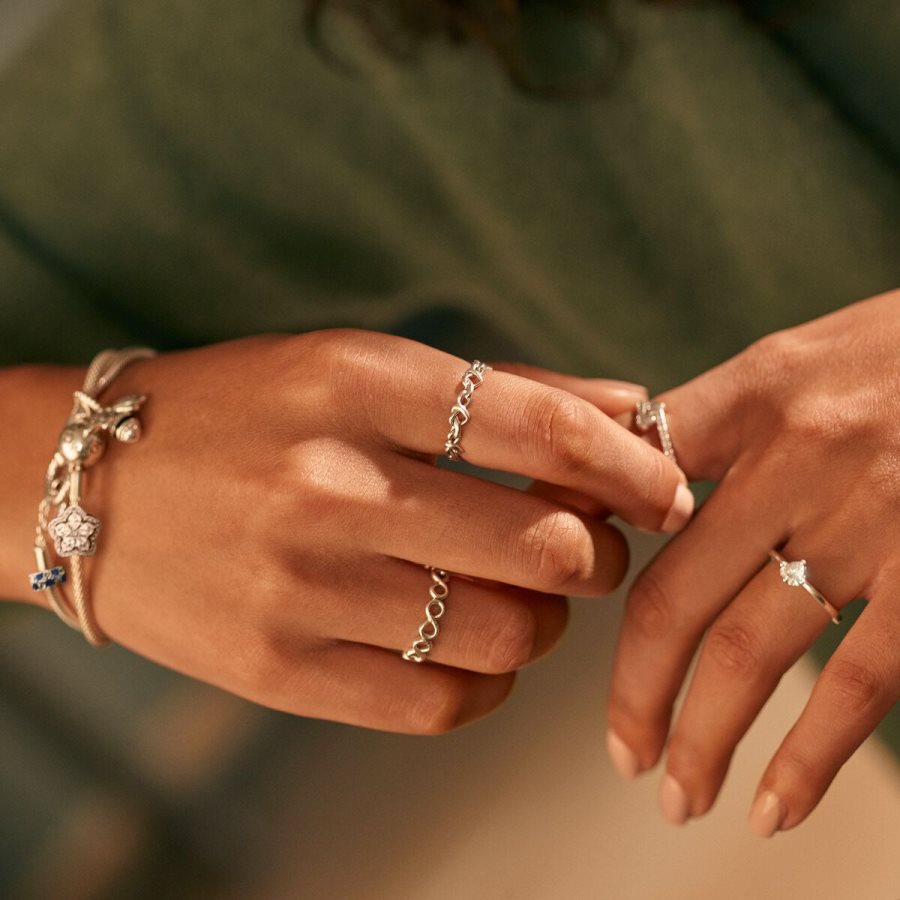 Pandora Simple Infinity Band Ring Gümüş | 942-ERUNVC